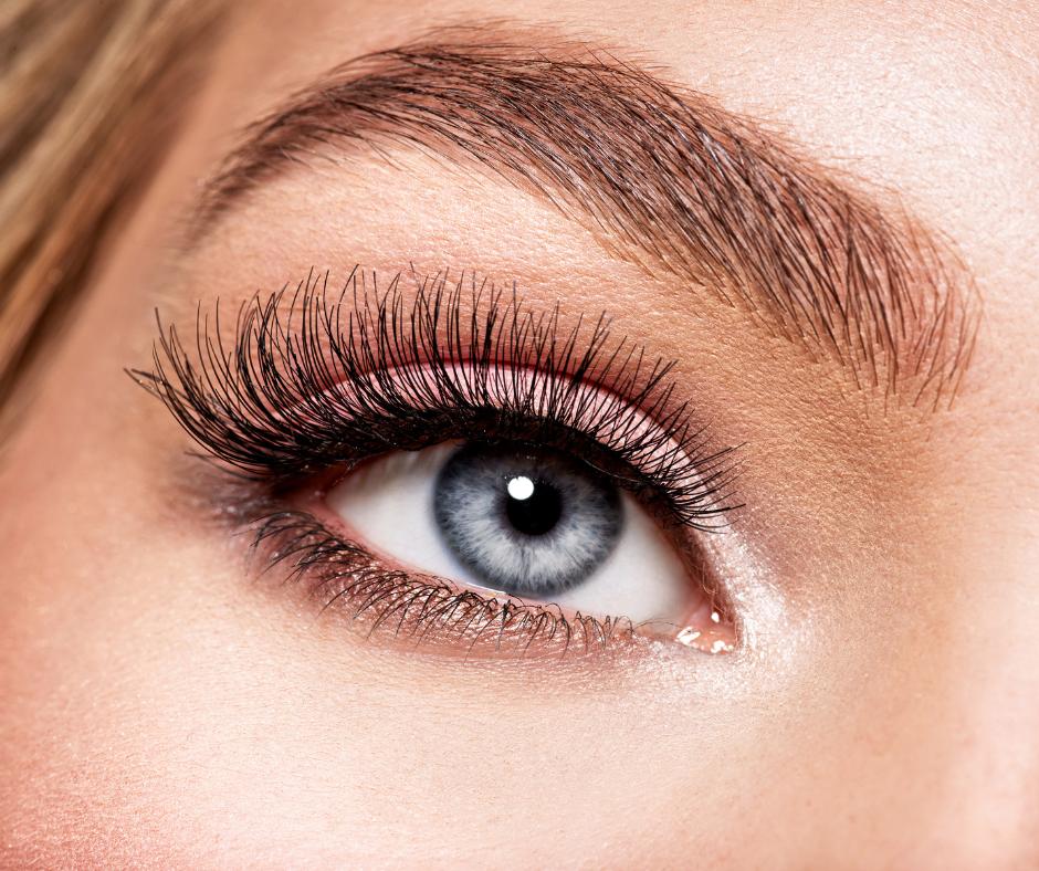 Embellece tus Cejas, Pestañas y Uñas: Últimas Tendencias y Productos en Karelia Brows