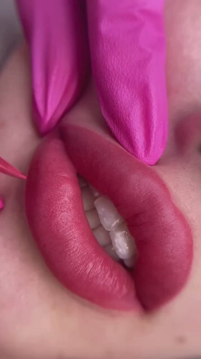 FULL LIPS